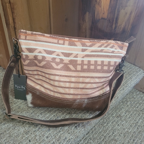 NWT Myra Beautiful Coral Handbag - Picture 6 of 7